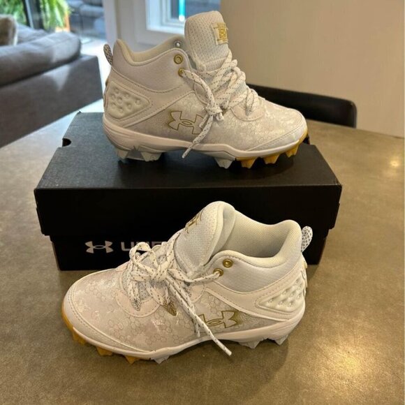 Brand new Under Armour baseball cleats. (Honeycomb). Size 1 youth. - Picture 9 of 9